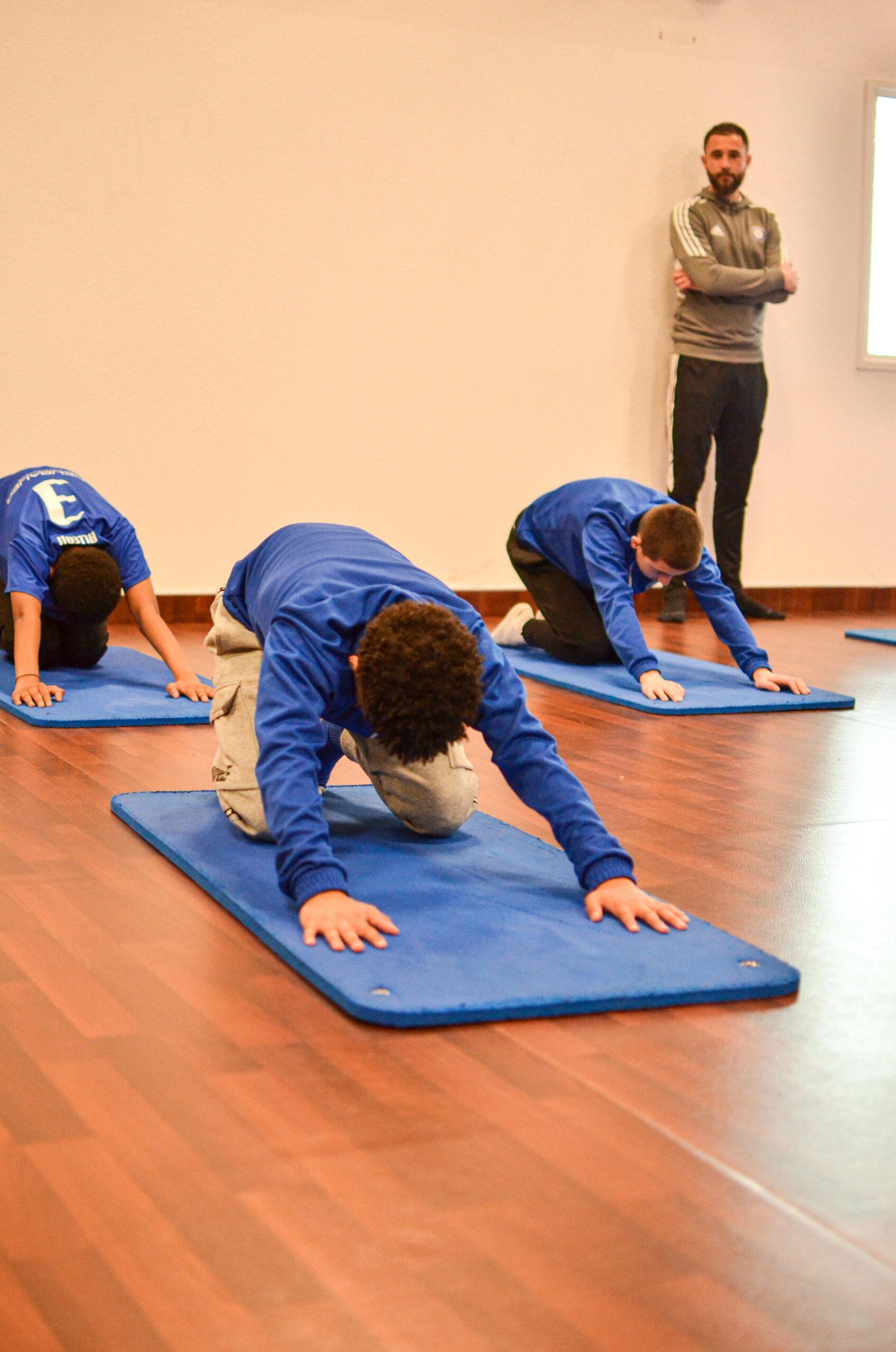 ALX_7773-2 YOGA FC VERSAILLES CAPTONIC