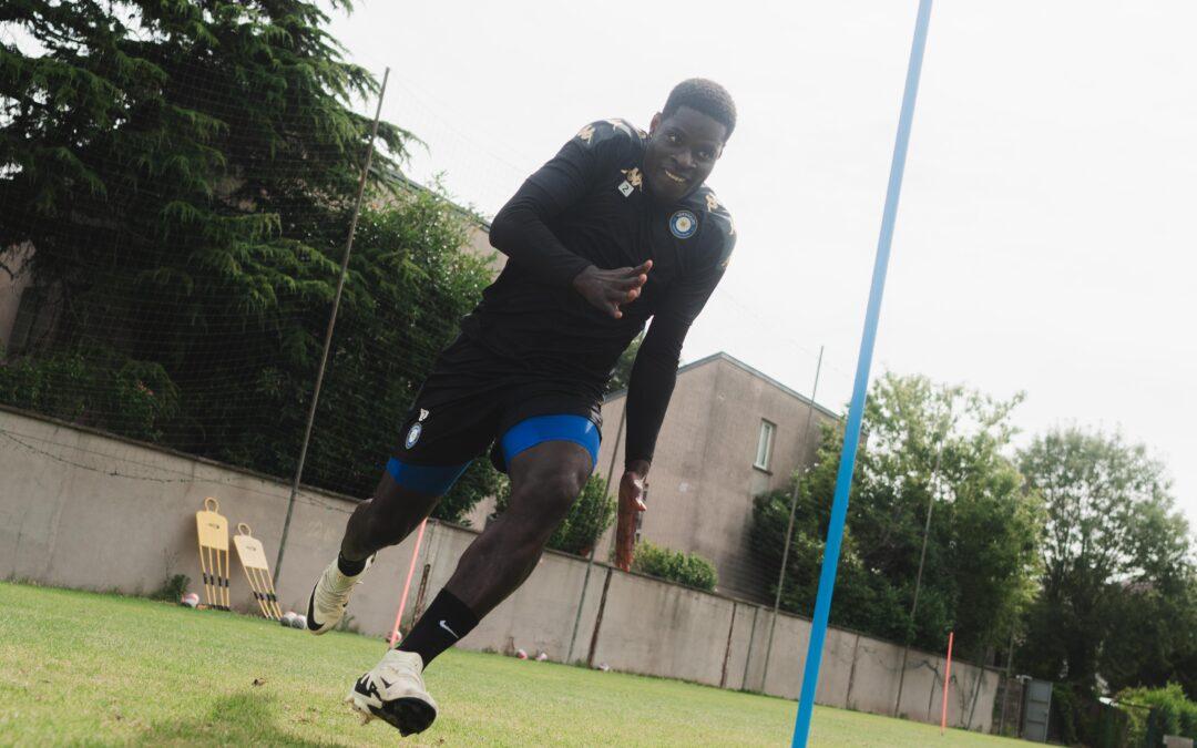 Le FC Versailles annonce le transfert de Mondy Prunier au Sporting de Charleroi.